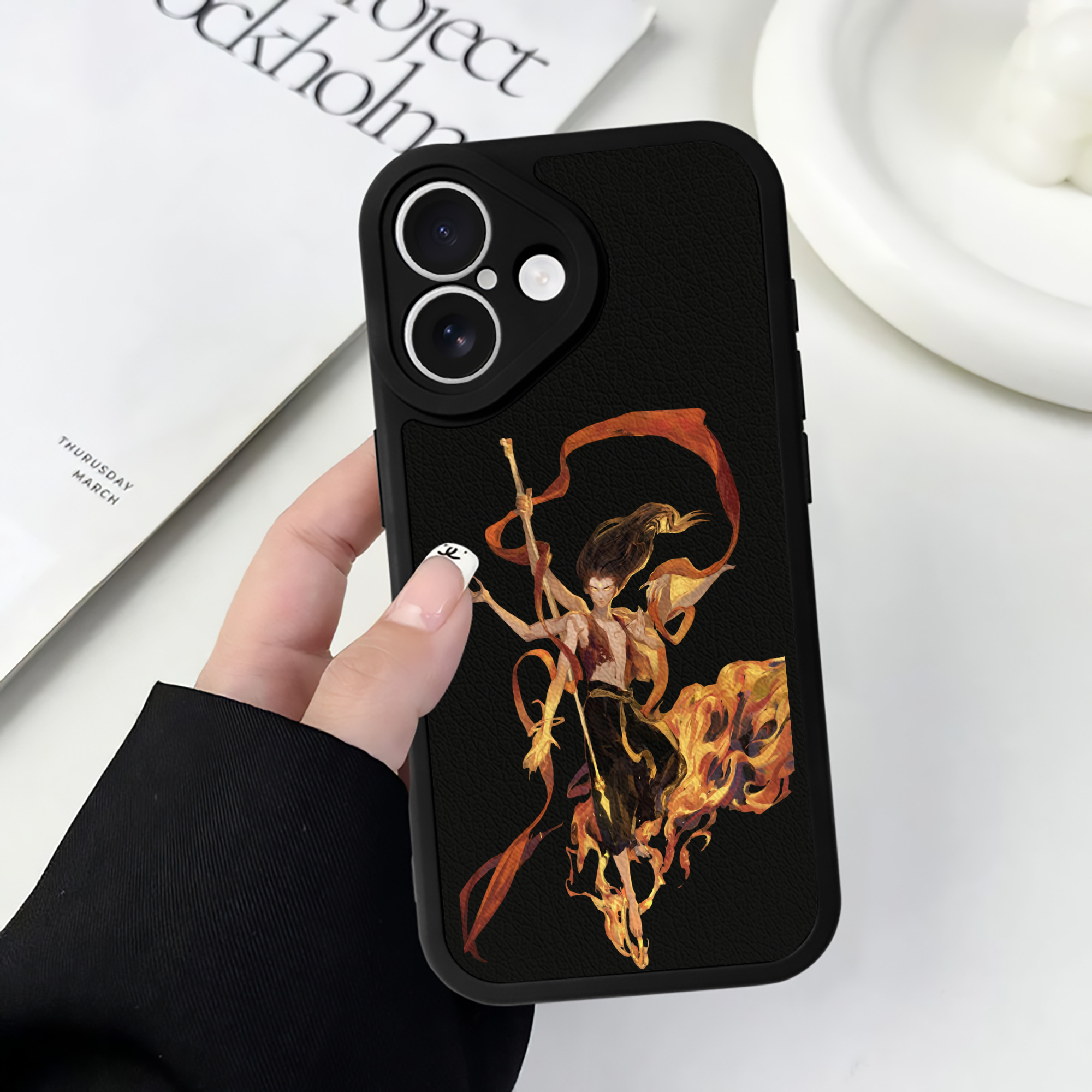 （画像用） Ne Zha 2 ナタ 魔童の大暴れ 【iPhone 16シリーズ対応】シリコンスマホケース（レザー調） 材質：シリコン